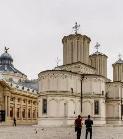 Bucharest walking tour churches